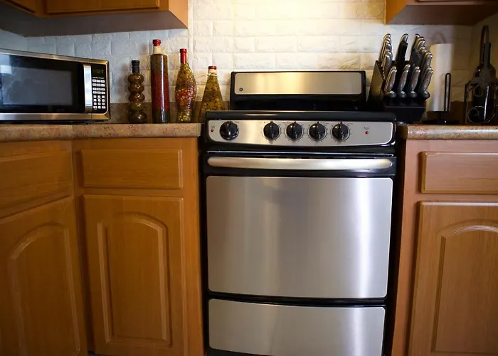 Great Location Near Downtown & Airport