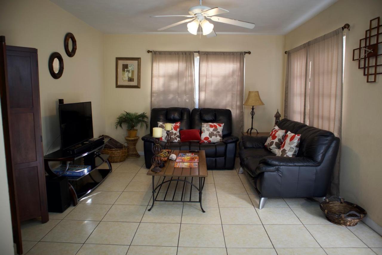 Great Location Near Downtown & Airport Holiday home