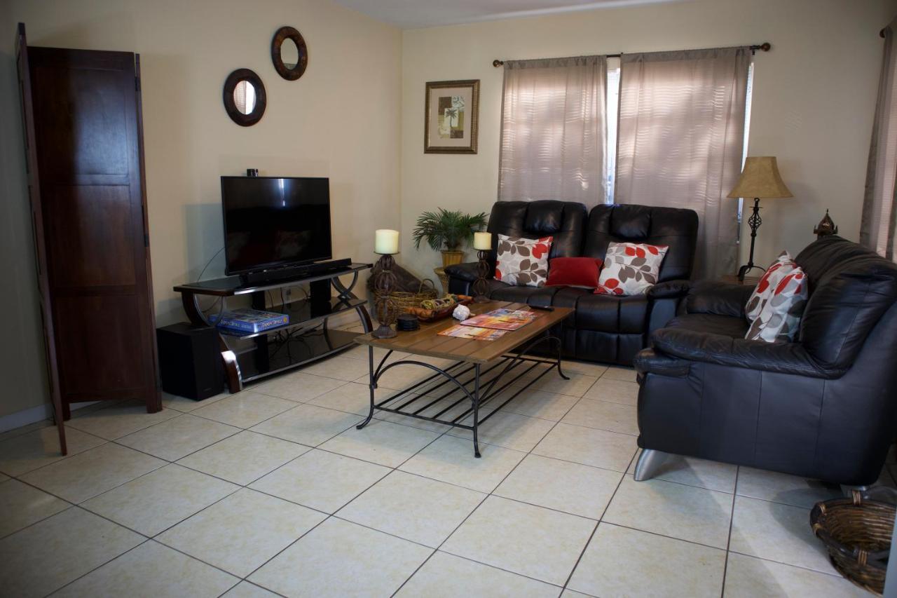 Great Location Near Downtown & Airport *